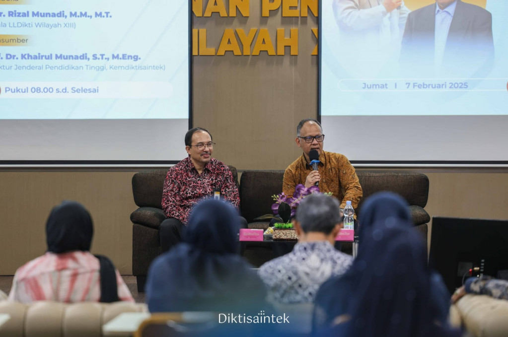 Kemendiktisaintek Kaji Ulang Regulasi Akreditasi Perguruan T..
